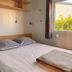 Zecamping 2 Animaux Acceptés Dans Un Environnement Calme Et Naturel Campeggio 2*
